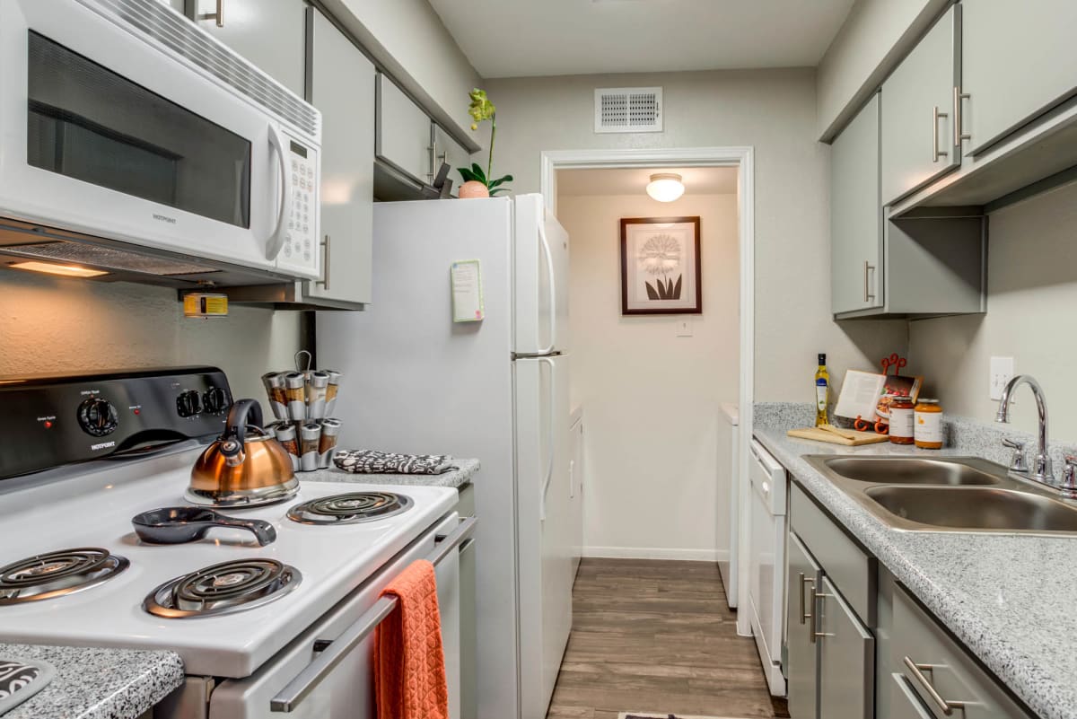 Apartments on W. Sam Houston Parkway The Reserve at City Center North